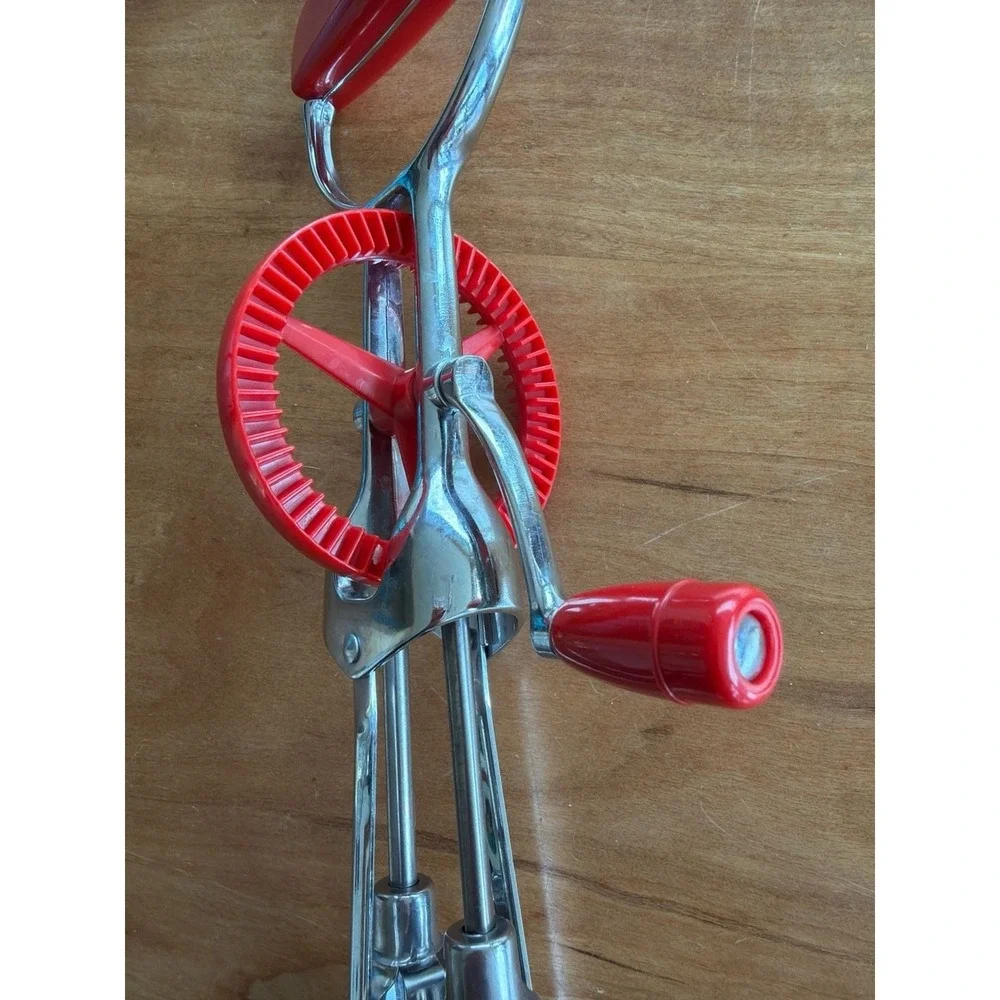 VTG‎ MCM RETRO Egg Beater Rotary red Handle Hand Mixer Spins Smoothly 12